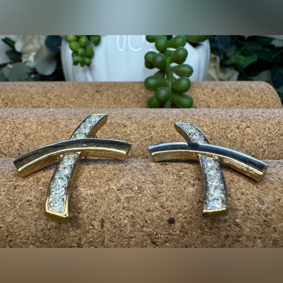 Vintage STATEMENT Earrings Designer Unsigned Gold Tone XOXO - Picture 8 of 17